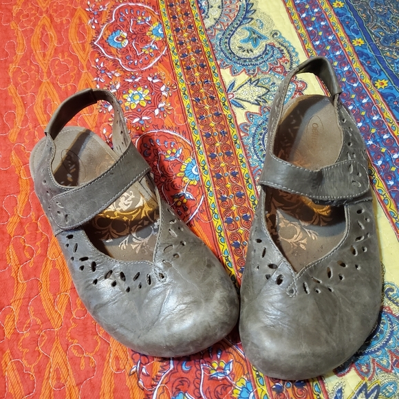 Aetrex MaryJanes - Picture 1 of 8